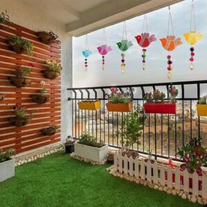 Handicraft Colorfully Hand Painted Decoration Bird's Wall Hanging